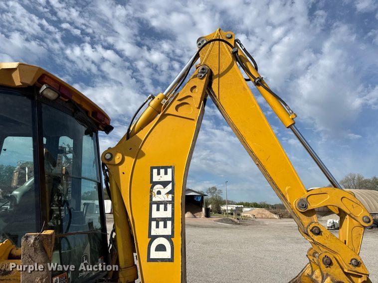image for item EV7684 2004 John Deere 310G backhoe