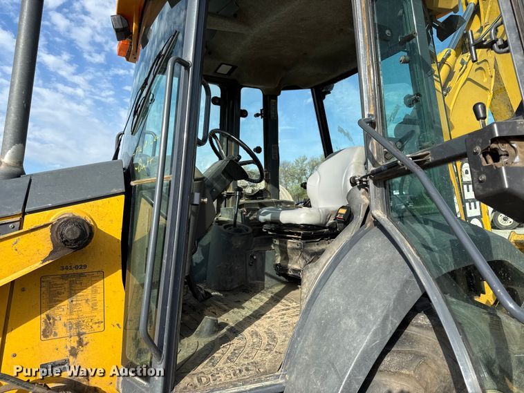 image for item EV7684 2004 John Deere 310G backhoe