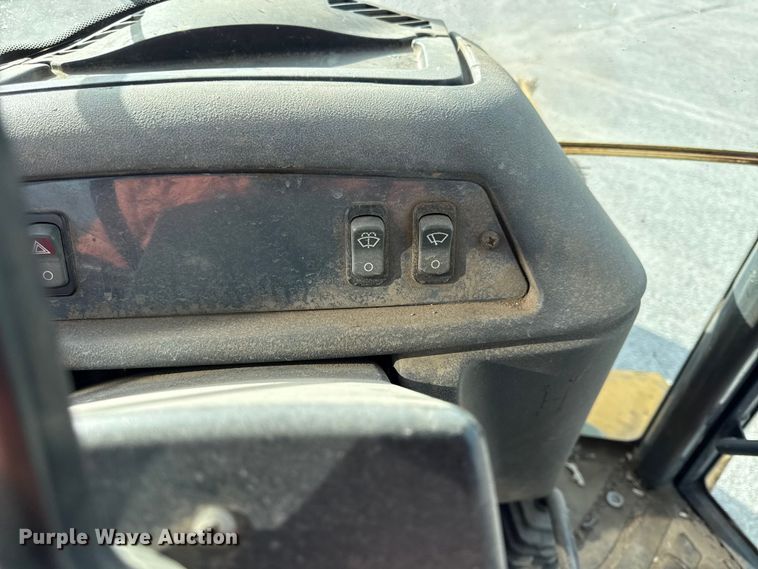 image for item EV7684 2004 John Deere 310G backhoe