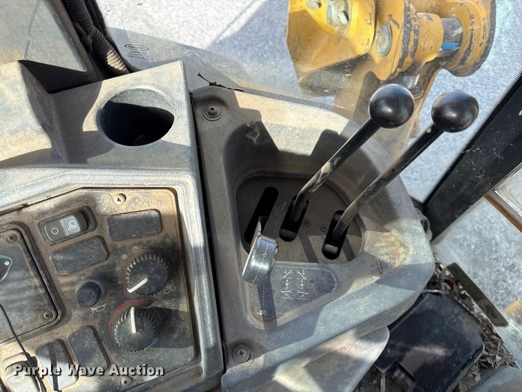 image for item EV7684 2004 John Deere 310G backhoe