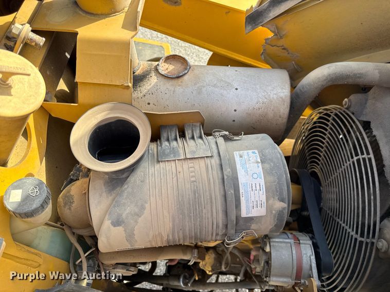 image for item EV7684 2004 John Deere 310G backhoe