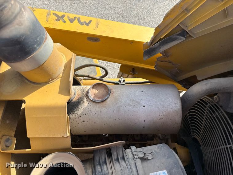 image for item EV7684 2004 John Deere 310G backhoe