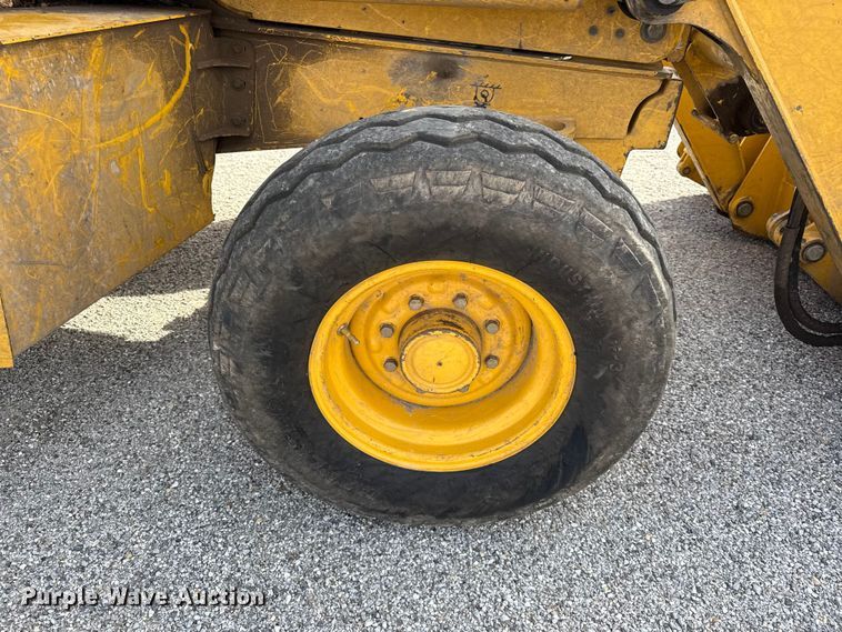 image for item EV7684 2004 John Deere 310G backhoe