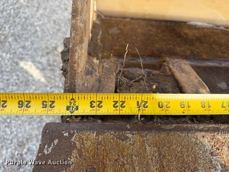 image for item EV7684 2004 John Deere 310G backhoe