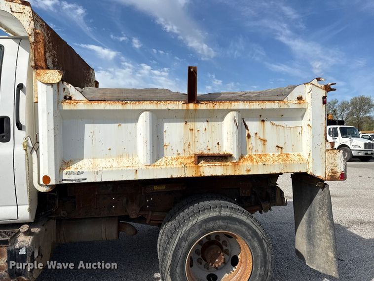 image for item EV7687 2005 Chevrolet C6500 dump truck