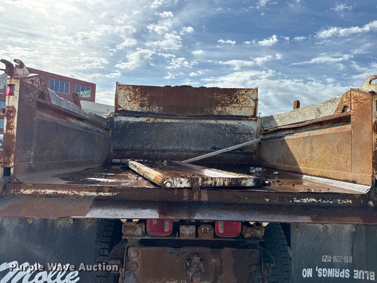 image for item EV7687 2005 Chevrolet C6500 dump truck