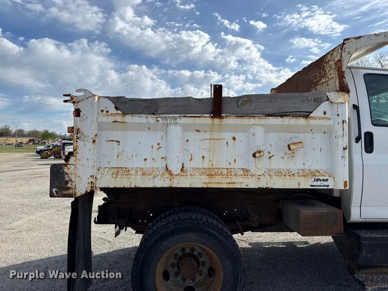 image for item EV7687 2005 Chevrolet C6500 dump truck