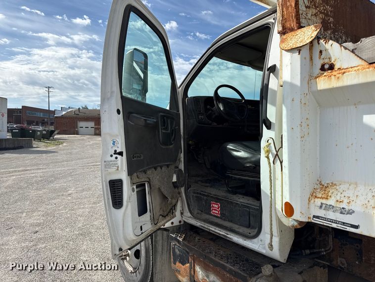 image for item EV7687 2005 Chevrolet C6500 dump truck