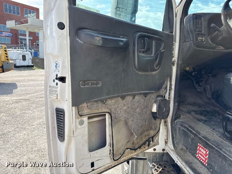 image for item EV7687 2005 Chevrolet C6500 dump truck