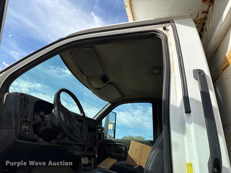image for item EV7687 2005 Chevrolet C6500 dump truck