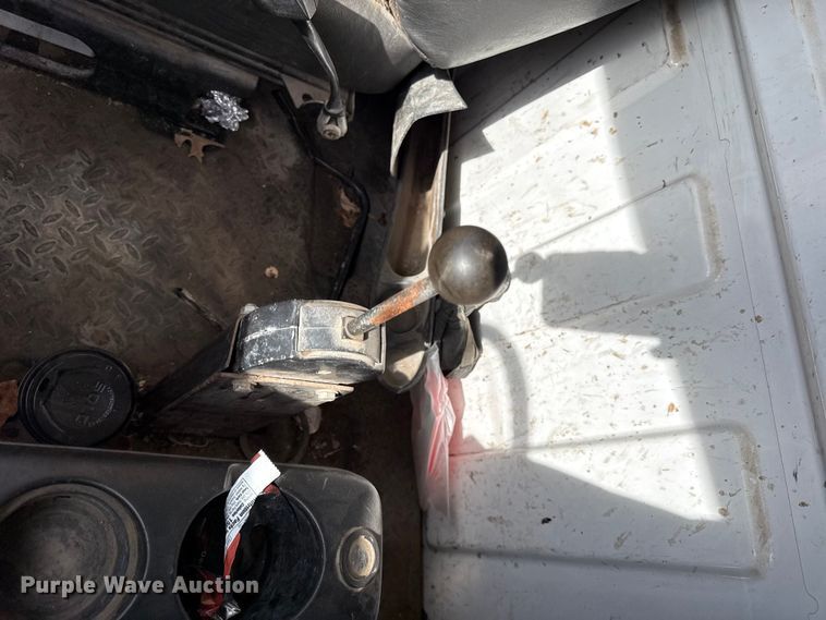 image for item EV7687 2005 Chevrolet C6500 dump truck