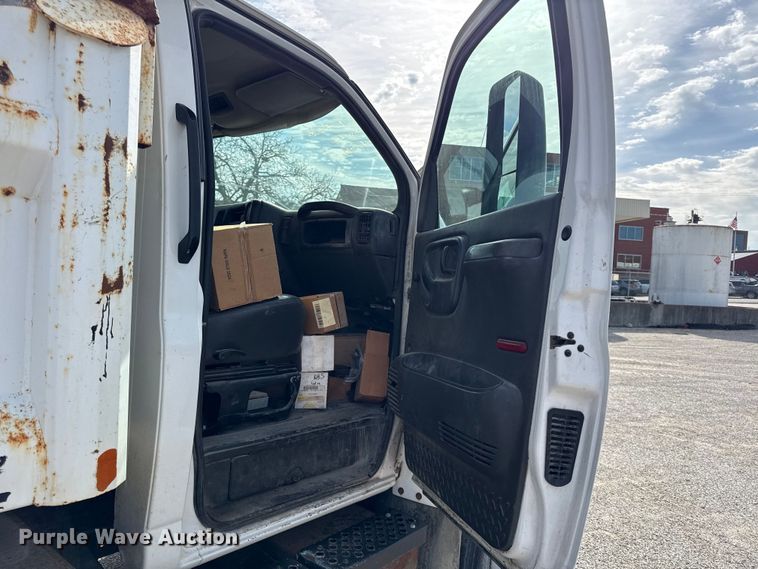 image for item EV7687 2005 Chevrolet C6500 dump truck