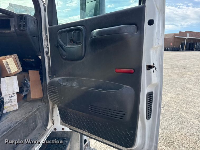 image for item EV7687 2005 Chevrolet C6500 dump truck