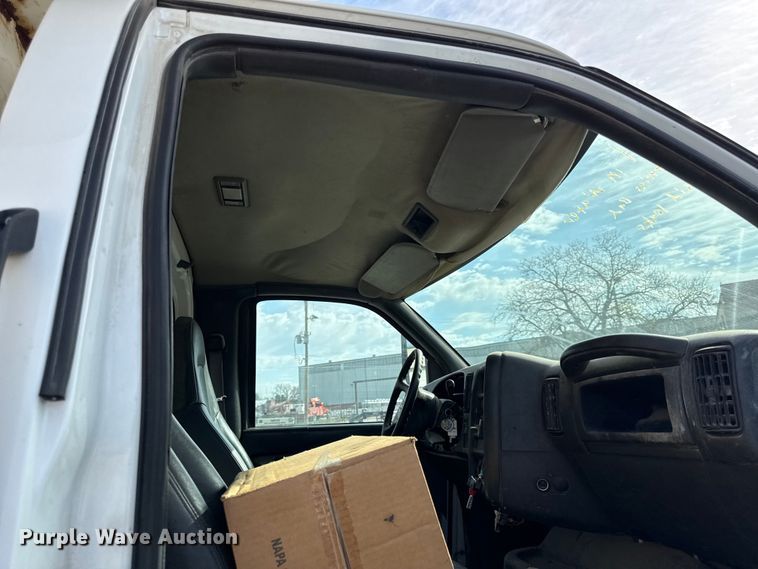 image for item EV7687 2005 Chevrolet C6500 dump truck