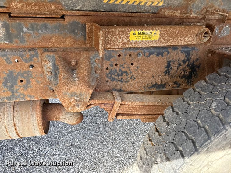 image for item EV7687 2005 Chevrolet C6500 dump truck