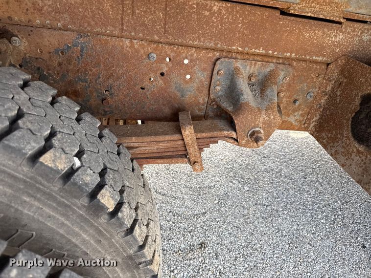 image for item EV7687 2005 Chevrolet C6500 dump truck