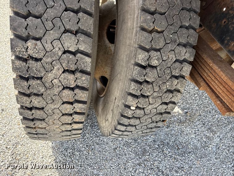 image for item EV7687 2005 Chevrolet C6500 dump truck