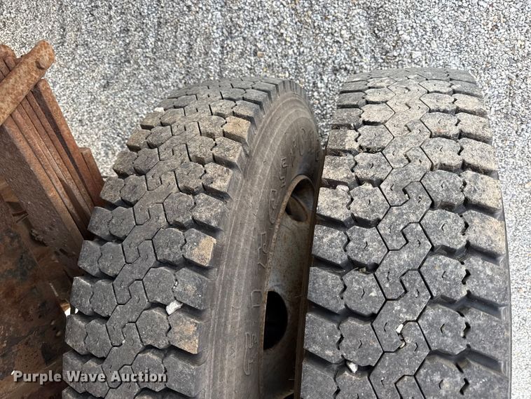 image for item EV7687 2005 Chevrolet C6500 dump truck