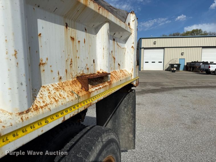 image for item EV7687 2005 Chevrolet C6500 dump truck