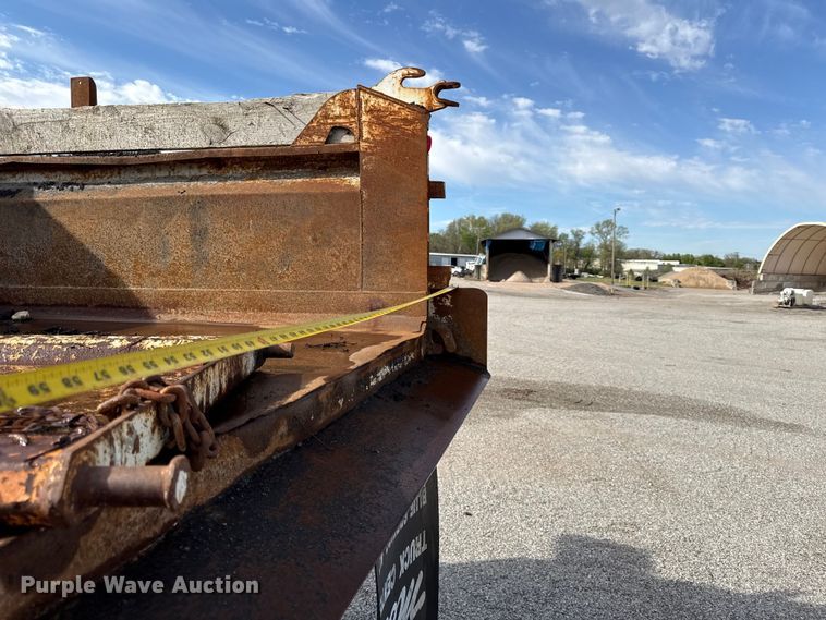 image for item EV7687 2005 Chevrolet C6500 dump truck