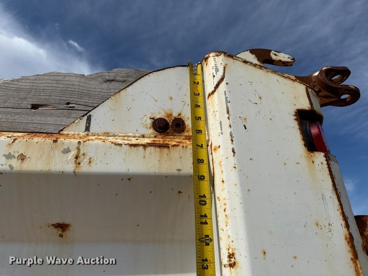 image for item EV7687 2005 Chevrolet C6500 dump truck