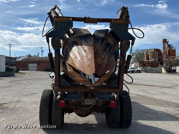 image for item EV7688 1992 Ford F700 truck cab and chassis with tree spade