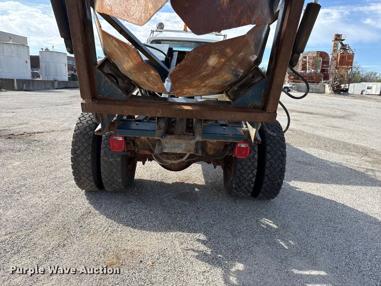 image for item EV7688 1992 Ford F700 truck cab and chassis with tree spade