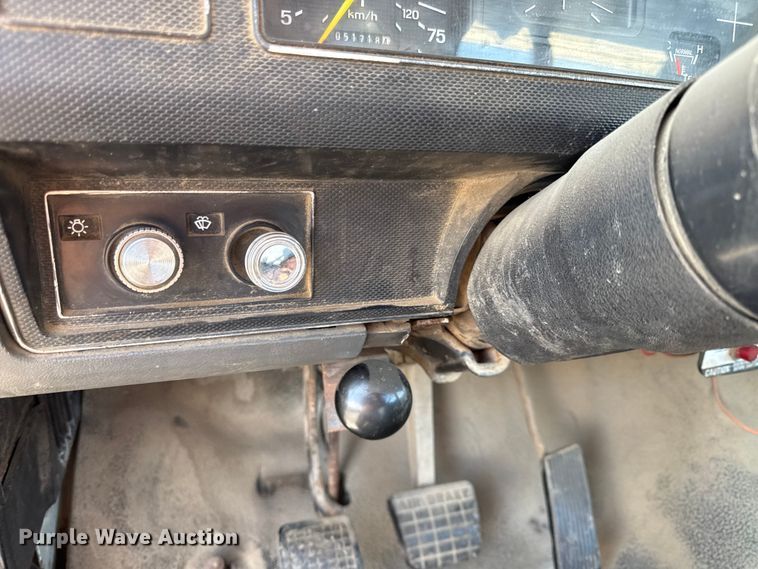image for item EV7688 1992 Ford F700 truck cab and chassis with tree spade