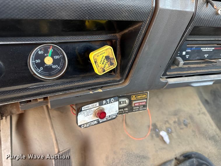 image for item EV7688 1992 Ford F700 truck cab and chassis with tree spade