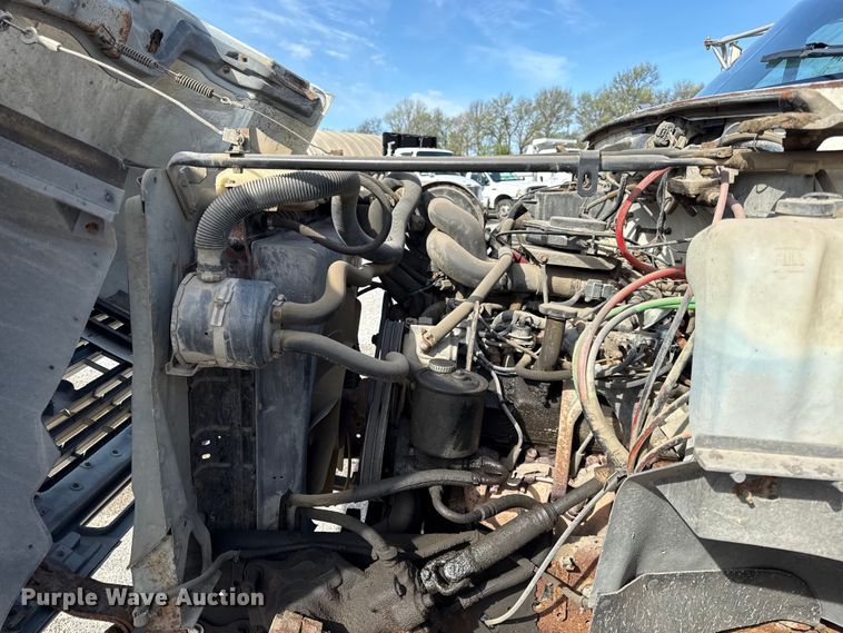 image for item EV7688 1992 Ford F700 truck cab and chassis with tree spade