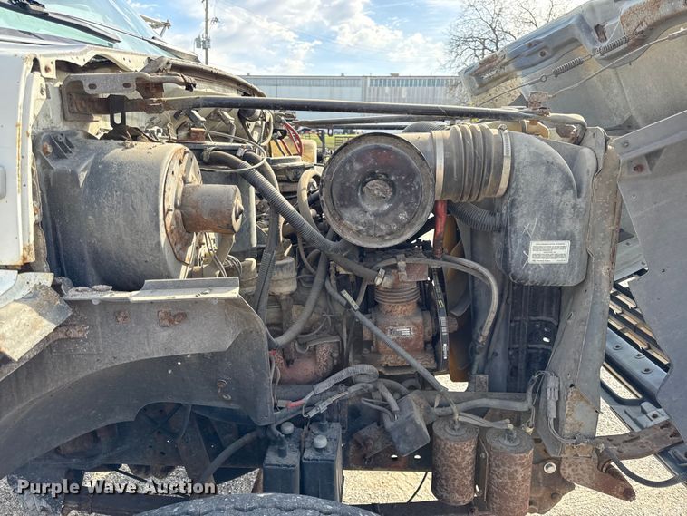 image for item EV7688 1992 Ford F700 truck cab and chassis with tree spade