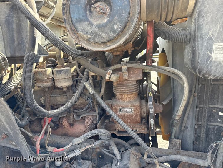 image for item EV7688 1992 Ford F700 truck cab and chassis with tree spade