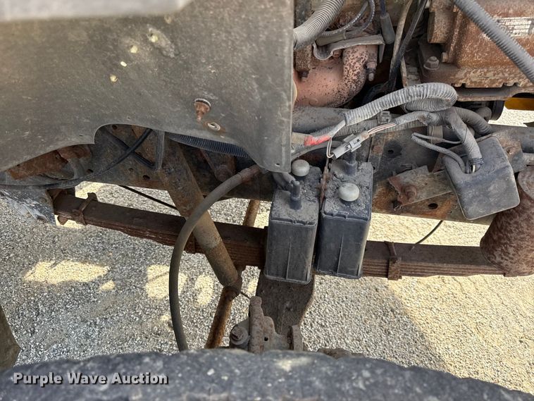 image for item EV7688 1992 Ford F700 truck cab and chassis with tree spade