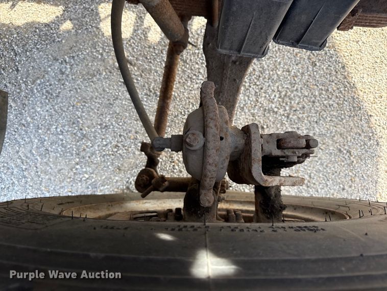 image for item EV7688 1992 Ford F700 truck cab and chassis with tree spade