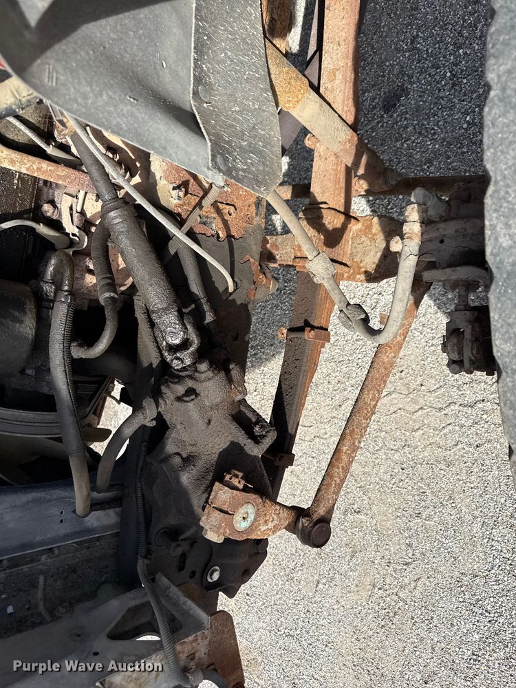 image for item EV7688 1992 Ford F700 truck cab and chassis with tree spade