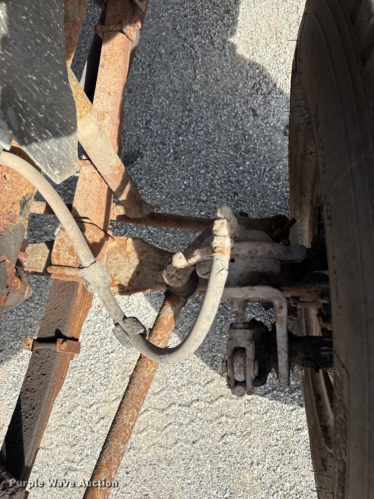 image for item EV7688 1992 Ford F700 truck cab and chassis with tree spade