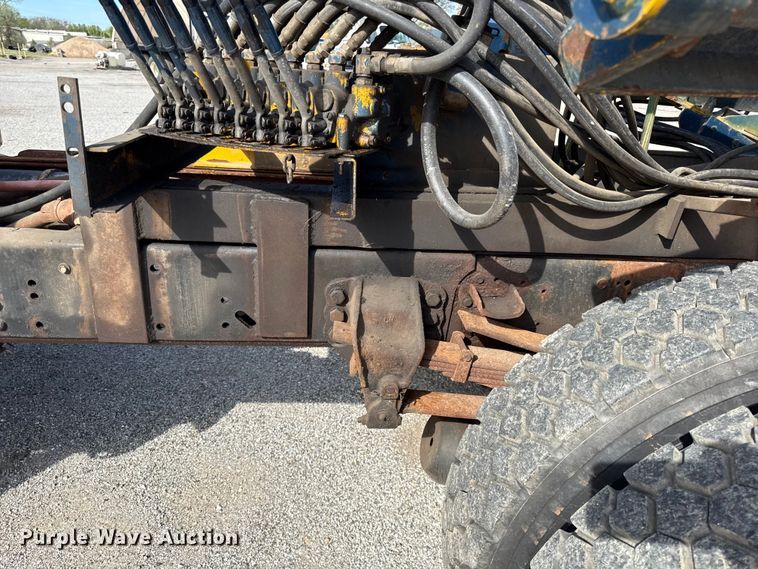 image for item EV7688 1992 Ford F700 truck cab and chassis with tree spade