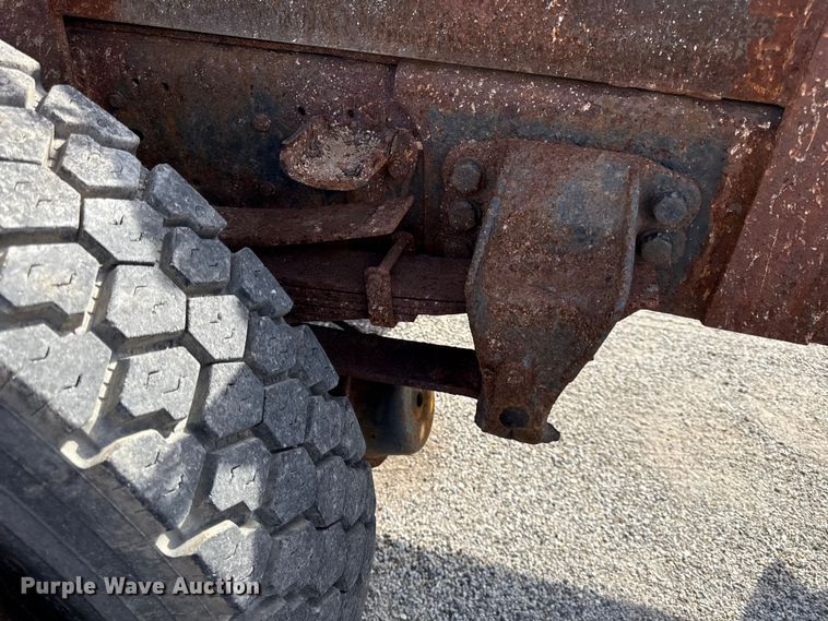 image for item EV7688 1992 Ford F700 truck cab and chassis with tree spade