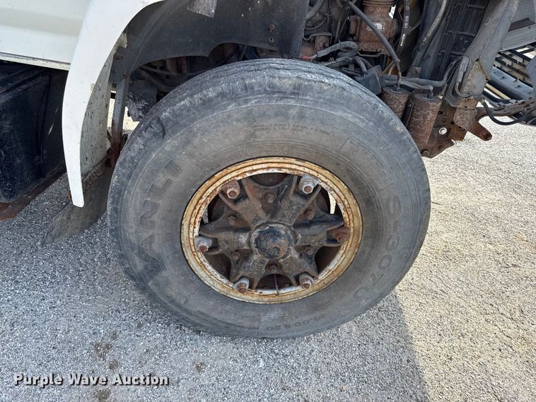 image for item EV7688 1992 Ford F700 truck cab and chassis with tree spade