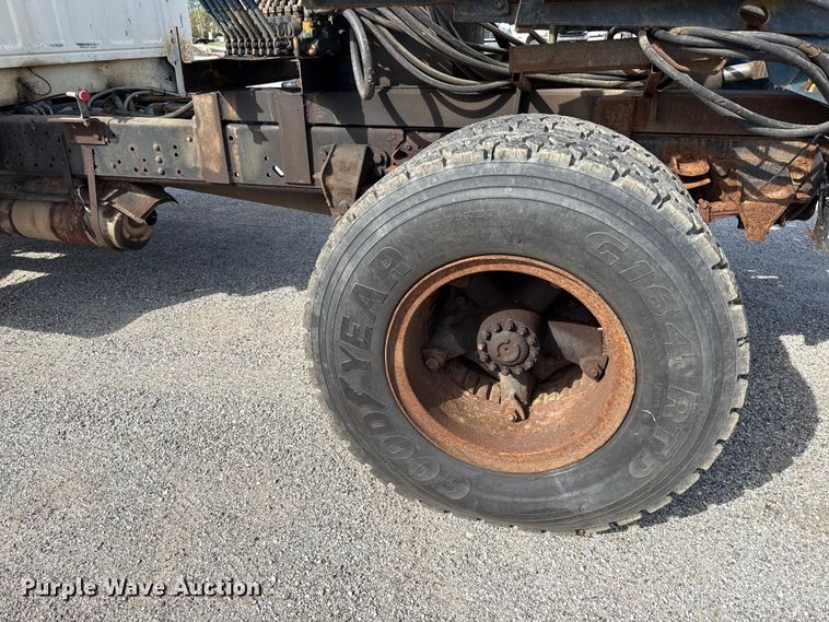 image for item EV7688 1992 Ford F700 truck cab and chassis with tree spade