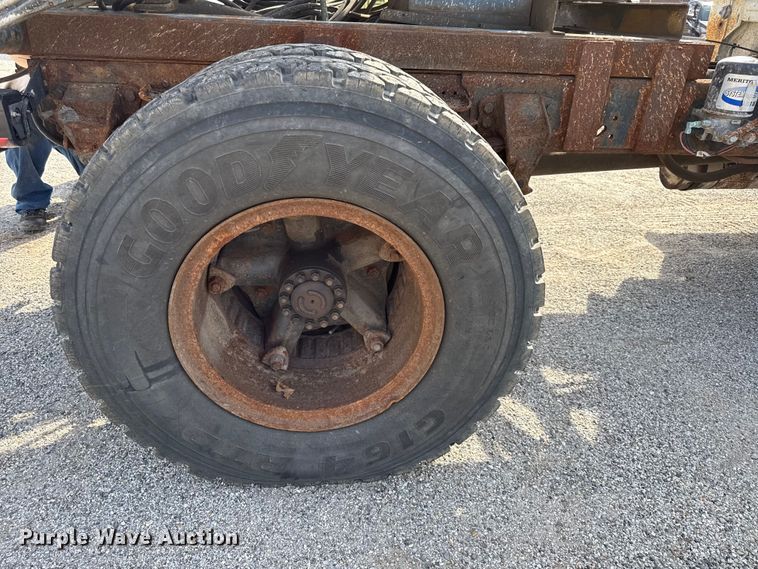 image for item EV7688 1992 Ford F700 truck cab and chassis with tree spade
