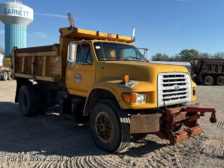 image for item EV7693 1997 Ford F800 dump truck