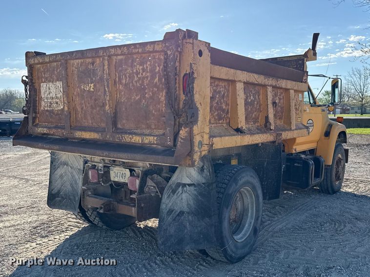 image for item EV7693 1997 Ford F800 dump truck