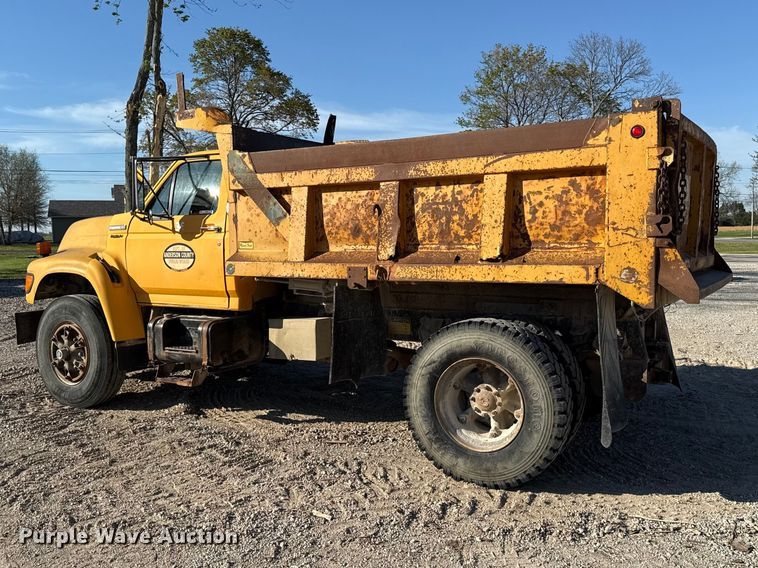 image for item EV7693 1997 Ford F800 dump truck