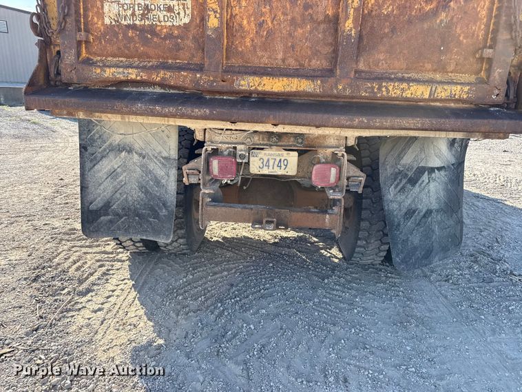 image for item EV7693 1997 Ford F800 dump truck