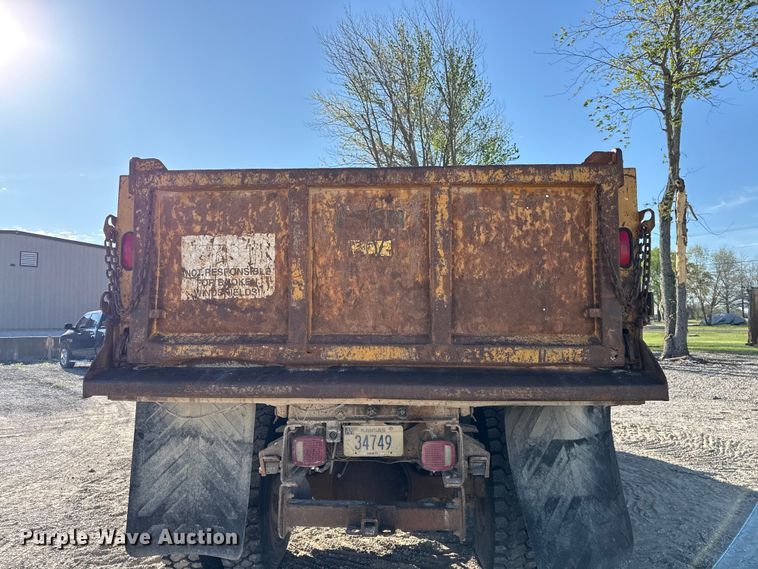 image for item EV7693 1997 Ford F800 dump truck