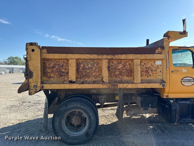 image for item EV7693 1997 Ford F800 dump truck