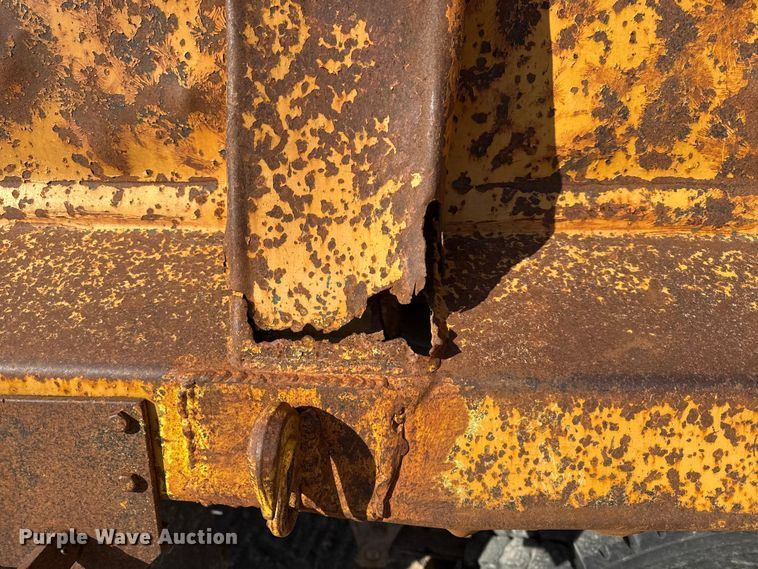 image for item EV7693 1997 Ford F800 dump truck