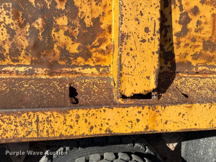 image for item EV7693 1997 Ford F800 dump truck