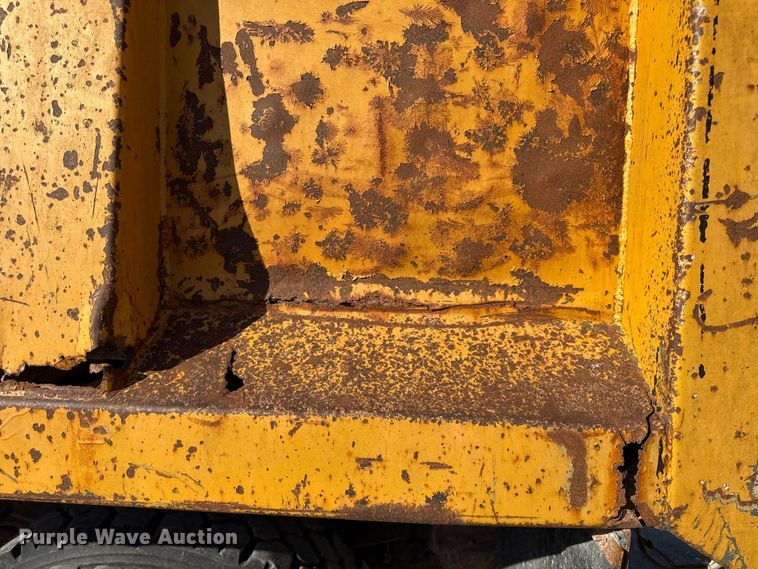 image for item EV7693 1997 Ford F800 dump truck